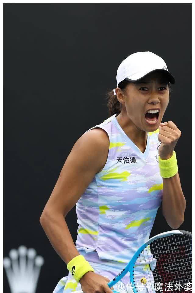 迫离开赛场 迫离开赛场