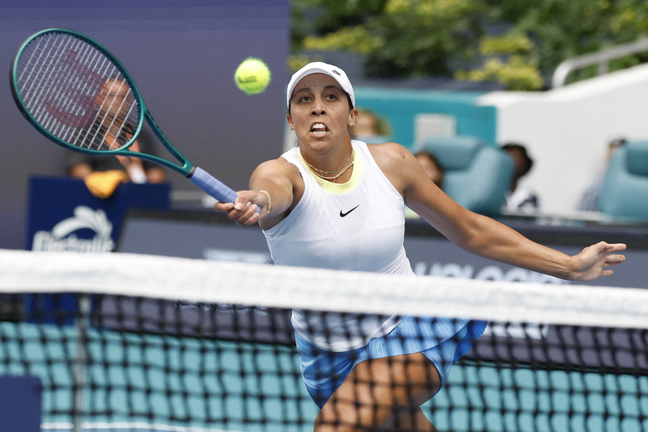 现呈现出一 现呈现出一